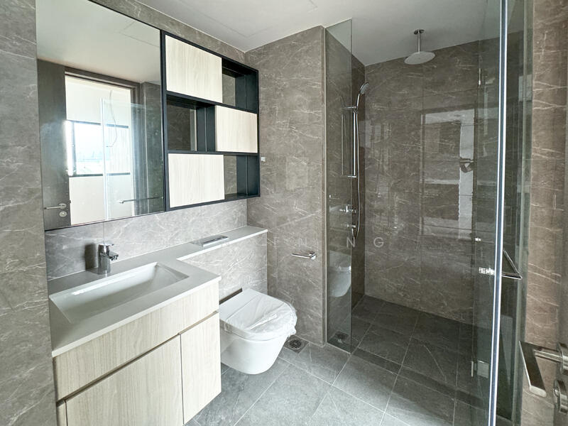 Jack & Jill bathroom with ventilation