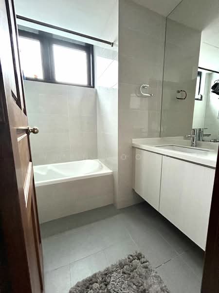 Leonie Gardens, 25 Leonie Hill, 3 Bedrooms, 1,733 sqft, Condominium For Rent, by Yuen Foong Ee, 24901000 - Master Bathroom - PropertyGuru.com.sg