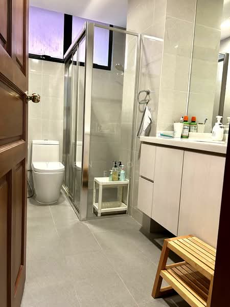 Leonie Gardens, 25 Leonie Hill, 3 Bedrooms, 1,733 sqft, Condominium For Rent, by Yuen Foong Ee, 24901000 - Guest Bathroom 2 - PropertyGuru.com.sg