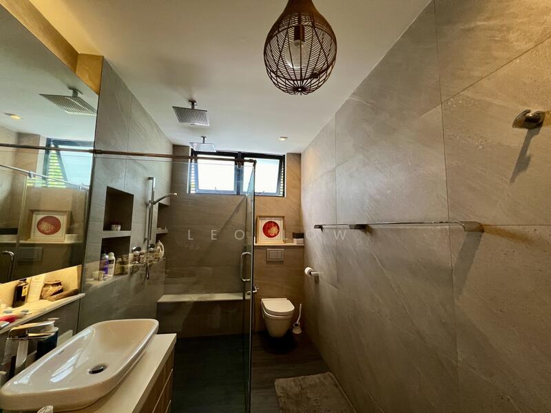 Thomson Hills, , 4 Bedrooms, 2,277 sqft, Corner Terrace For Sale, by Leo Low, 24903917 - Master bedroom ensuite bathroom with dual vanities (2nd level) - PropertyGuru.com.sg