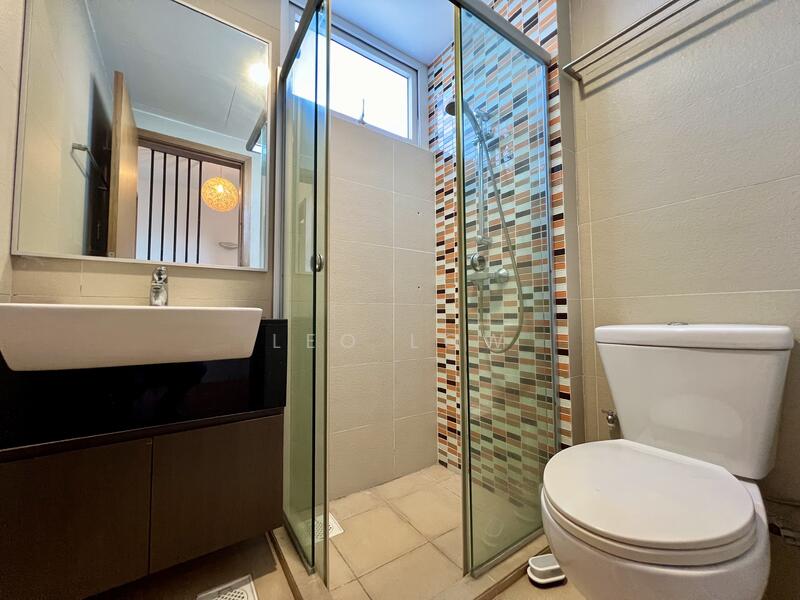 Thomson Hills, , 4 Bedrooms, 2,277 sqft, Corner Terrace For Sale, by Leo Low, 24903917 - Common bathroom (3rd level) - PropertyGuru.com.sg