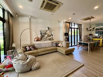 For Sale - Thomson Hills