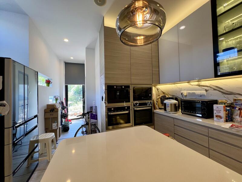 Thomson Hill, THOMSON HILLS, MAYFLOWER, SEMBAWANG HILLS ESTATE, 4 Bedrooms, 2,277 sqft, Corner Terrace For Sale, by Leo Low, 24903917 - Kitchen with large island (ground level) - PropertyGuru.com.sg