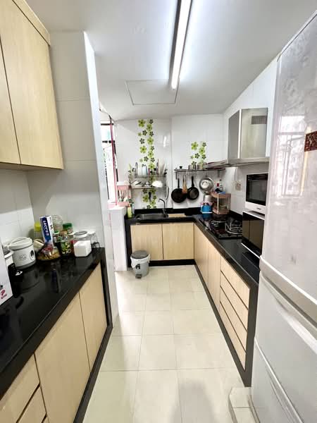 Guilin Mansions, 8 Lorong 37 Geylang, Room Rental, 250 sqft, Apartment For Rent, by Loke Xian Xun, 24908188 - PropertyGuru.com.sg
