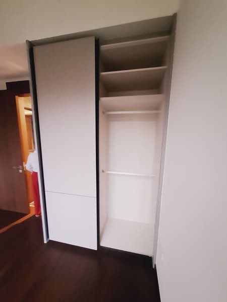 Parksuites Condominium For Sale at S$ 1,522,230 | PropertyGuru Singapore -  Typical Wardrobe Design