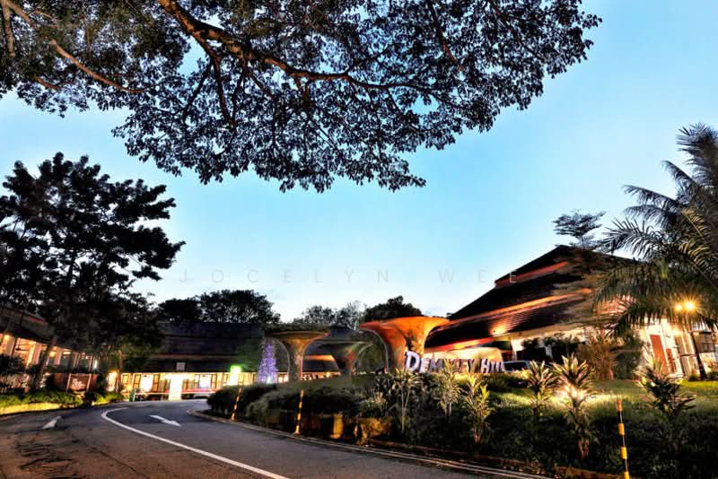 Walk to Tanglin Mall (2 mins), MRT (300 meters) - Large 2 Bedroom Walk up Apt, , 2 Bedrooms, 1,100 sqft, Apartment For Rent, by Jocelyn Wee, 24911380 - PropertyGuru.com.sg