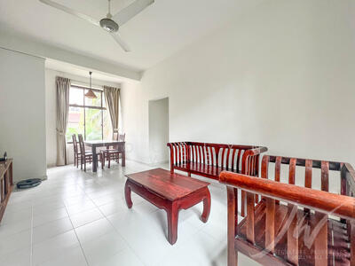 For Rent - Walk to Tanglin Mall (2 mins), MRT (300 meters) - Large 2 Bedroom Walk up Apt