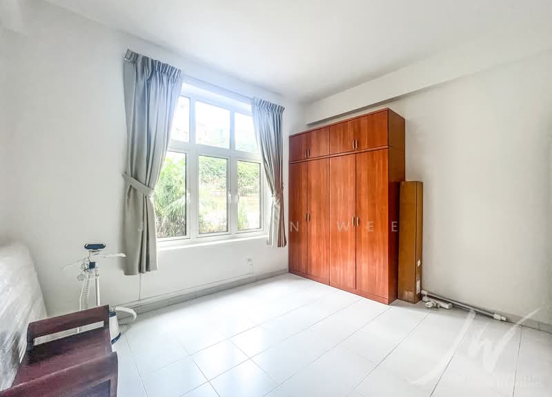 Walk to Tanglin Mall (2 mins), MRT (300 meters) - Large 2 Bedroom Walk up Apt, , 2 Bedrooms, 1,100 sqft, Apartment For Rent, by Jocelyn Wee, 24911380 - PropertyGuru.com.sg