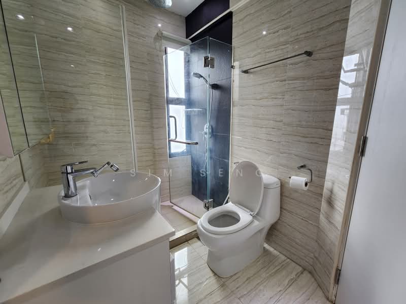 Pandan Valley, 6 Pandan Valley, 4 Bedrooms, 2,200 sqft, Condominium For Rent, by Sim Seng, 24912401 - Bedroom 2 & 3 Toilet - PropertyGuru.com.sg
