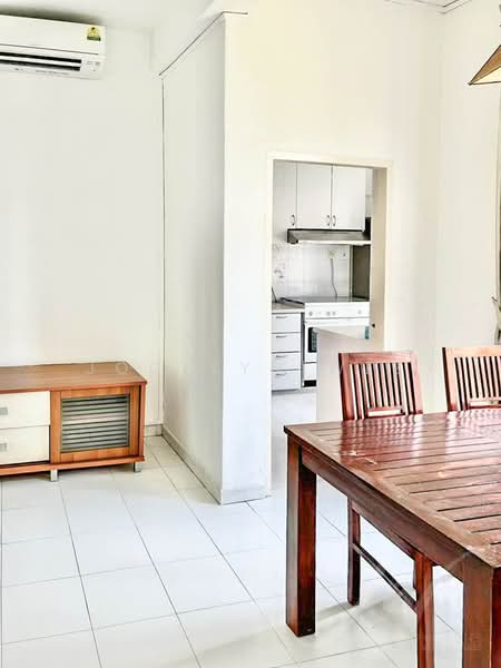 Michel Apartment, 291 Tanglin Road, 2 Bedrooms, 1,100 sqft, Walk-up Apartment For Rent, by Jocelyn Wee, 24912450 - PropertyGuru.com.sg