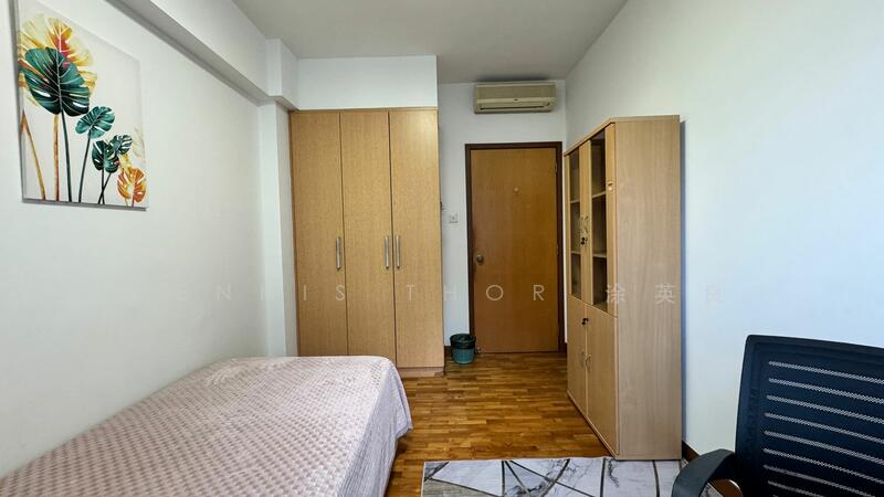 Blue Horizon, 21 West Coast Crescent, 4 Bedrooms, 1,163 sqft, Condominium For Rent, by Dennis Thor 涂英良, 24919946 - Bedroom 3 with built-in wardrobe & aircon - PropertyGuru.com.sg