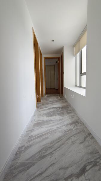 Pte walk way to bedrooms