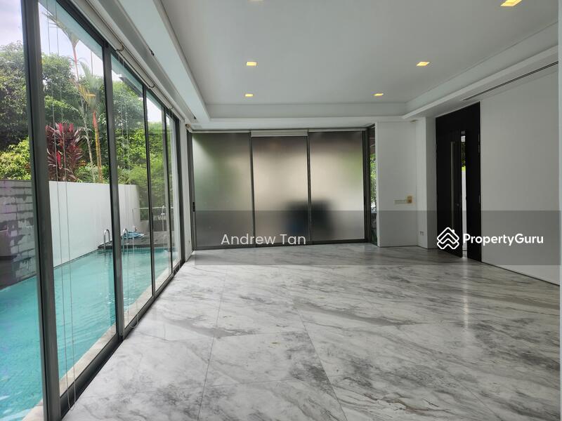 Living / Pool view