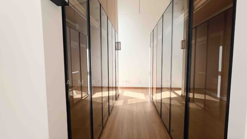 Residences 8, Lengkok Merak, 3 Bedrooms, 7,304 sqft, Semi-Detached House For Rent, by Samantha Sim, 24930044 - Walk-in wardrobe  - PropertyGuru.com.sg