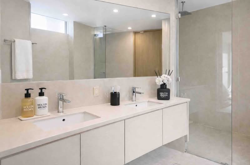 Residences 8, Lengkok Merak, 3 Bedrooms, 7,304 sqft, Semi-Detached House For Rent, by Samantha Sim, 24930044 - Master bathroom  - PropertyGuru.com.sg