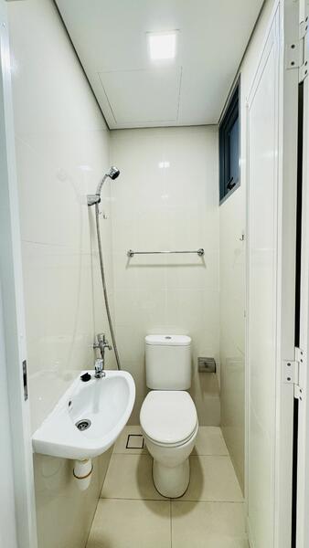 Lakeville, 5 Jurong Lake Link, 3 Bedrooms, 1,119 sqft, Condominium For Rent, by Jacky Zhou, 24930732 - PropertyGuru.com.sg