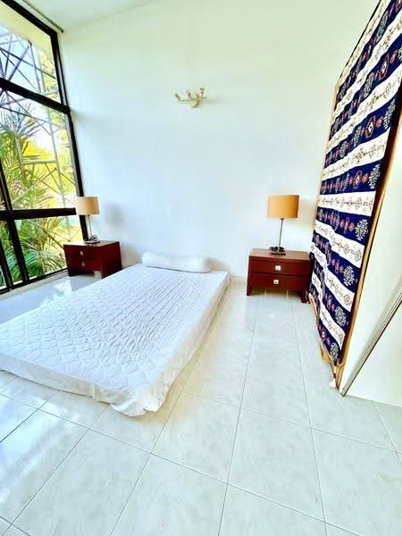 Michel Apartment, 291 Tanglin Road, Tanglin / Holland / Bukit Timah, 2 Bedrooms, 801 sqft, Walk-up Apartment For Rent, by Crystan Lim, 24932149 - Master Bedroom - PropertyGuru.com.sg