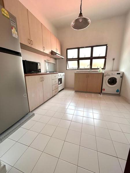Michel Apartment, 291 Tanglin Road, Tanglin / Holland / Bukit Timah, 2 Bedrooms, 801 sqft, Walk-up Apartment For Rent, by Crystan Lim, 24932149 - Kitchen - PropertyGuru.com.sg
