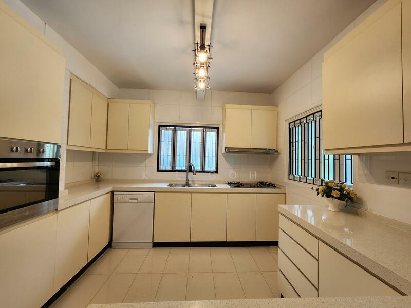 For Rent - ⭐️⭐️LANDED7772@2 STOREY BUNGALOW WITH POOL AT SUNSET VICINITY