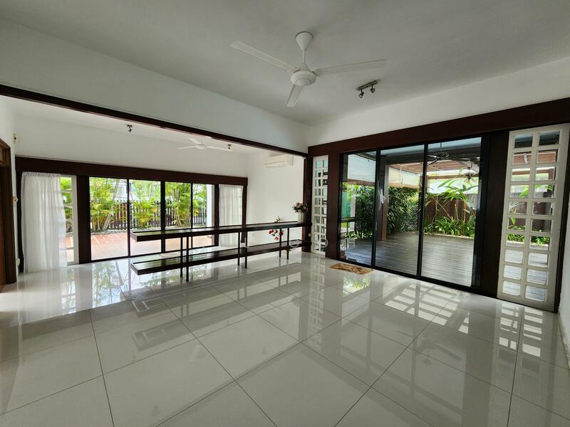 For Rent - ⭐️⭐️LANDED7772@2 STOREY BUNGALOW WITH POOL AT SUNSET VICINITY