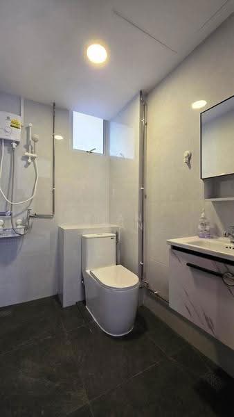 Alessandrea, 31 Alexandra Road, Alexandra / Commonwealth, 3 Bedrooms, 1,098 sqft, Apartment For Rent, by Ryan Ngan, 24936122 - Bathroom - PropertyGuru.com.sg