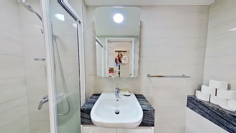 Sophia Hills, 13 Mount Sophia, 2 Bedrooms, 689 sqft, Condominium For Sale, by Kenneth Goh, 24938375 - Modern and functional Bathroom 2 - PropertyGuru.com.sg