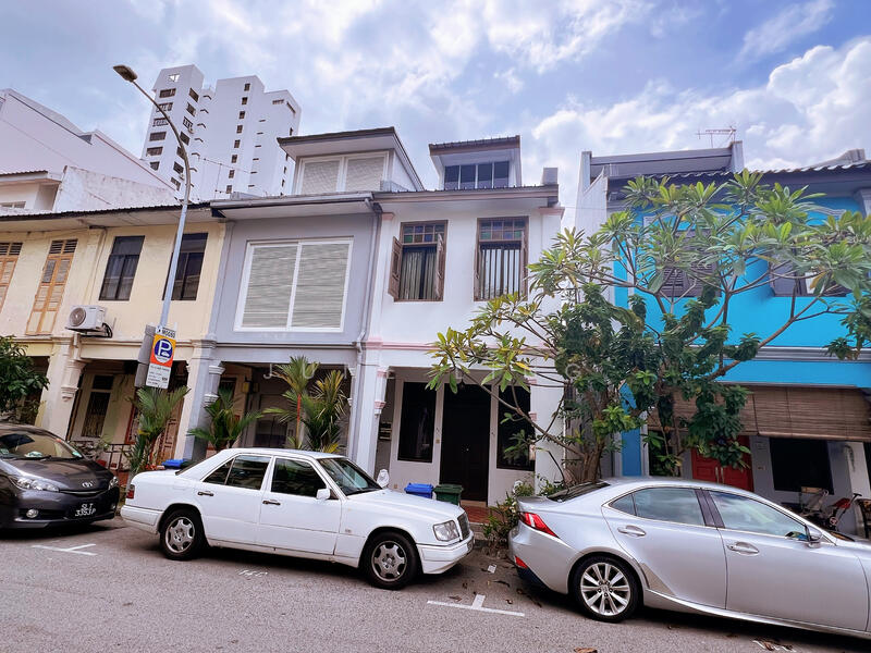 FREEHOLD PERANAKANSTYLE RESIDENTIAL SHOPHOUSE FOR SALE!! Terraced