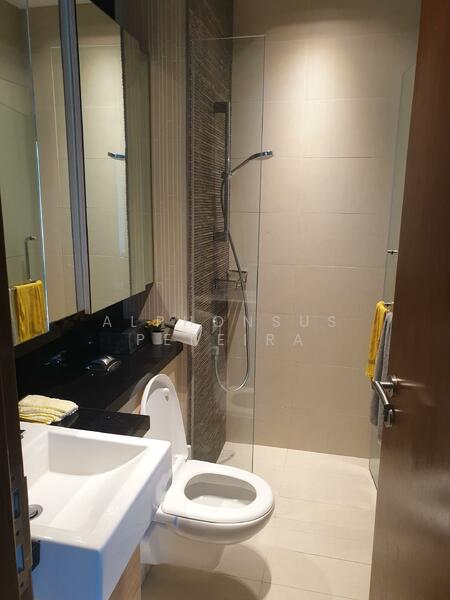 The Centrio, 53 Irrawaddy Road, 4 Bedrooms, 1,421 sqft, Apartment For Rent, by Alphonsus Pereira, 24945499 - Common Bath - PropertyGuru.com.sg