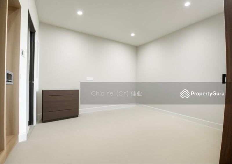 For Rent - Rare Landed 2 Bedrooms with Own Entrance, Bathroom, Kitchen & Garden!!!