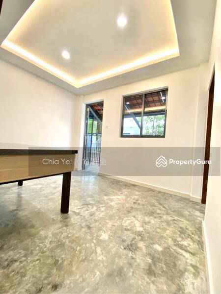 For Rent - Rare Landed 2 Bedrooms with Own Entrance, Bathroom, Kitchen & Garden!!!