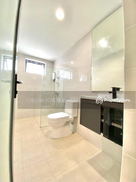 For Rent - Rare Landed 2 Bedrooms with Own Entrance, Bathroom, Kitchen & Garden!!!