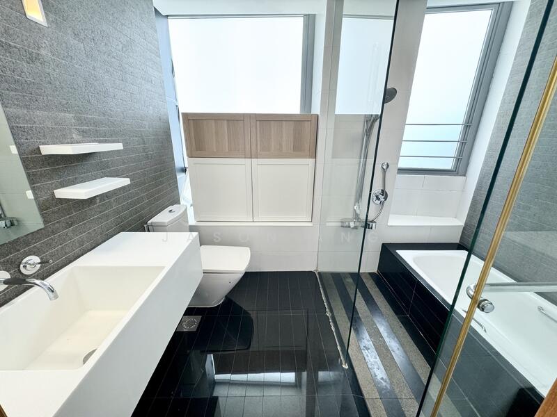 Park Infinia at Wee Nam, 2 Lincoln Road, 3 Bedrooms, 1,130 sqft, Condominium For Rent, by Jason Ang, 24947107 - Master bathroom - PropertyGuru.com.sg