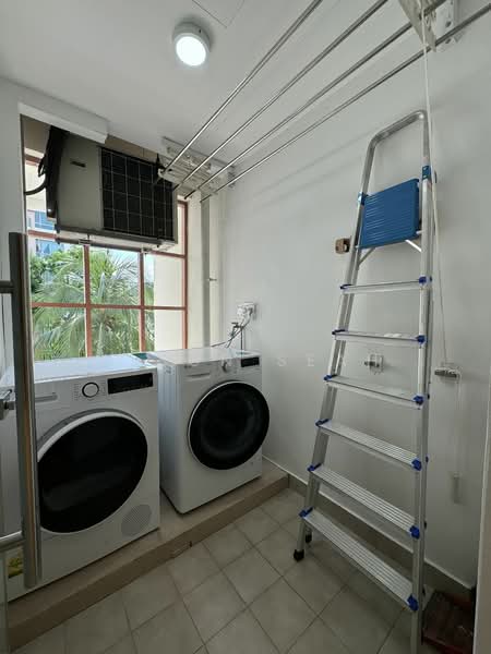 Maple Woods, 987 Bukit Timah Road, 2 Bedrooms, 915 sqft, Condominium For Rent, by Alson Seah, 24952127 - PropertyGuru.com.sg