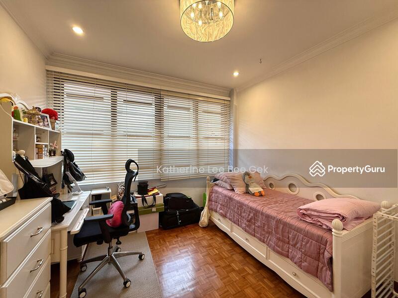 For Sale - ⭐⭐LANDED7772@ Renovated Semi Detached in Mugliston Hill