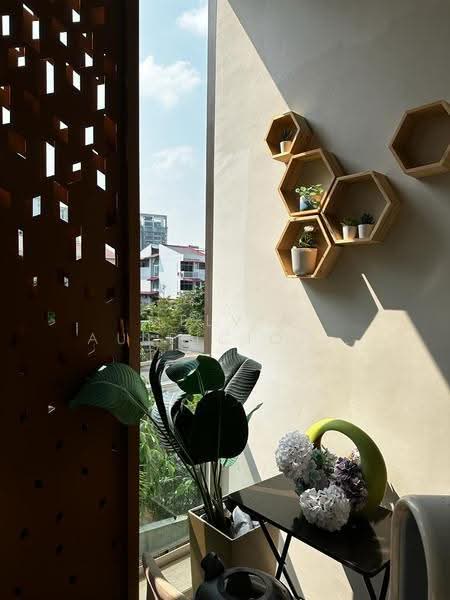 Parksuites, 18 Holland Grove Road, Tanglin / Holland / Bukit Timah, 2 Bedrooms, 786 sqft, Condominium For Rent, by Melvin Auspicious Lee 李俊豪, 24961593 - PropertyGuru.com.sg