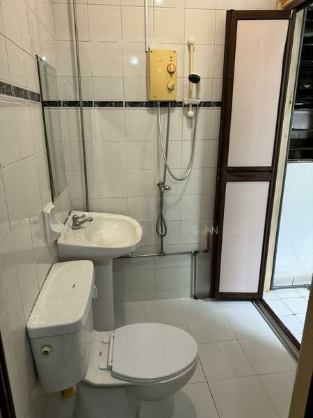 Moro Mansion, 3 Lorong 37 Geylang, Studio, 350 sqft, Apartment For Rent, by Daniel Sng, 24961995 - PropertyGuru.com.sg