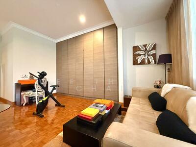 For Sale - ⭐⭐LANDED7772@Awesome Renovated Semi Detached with Pool at Mugliston Hill (D28) 5rm