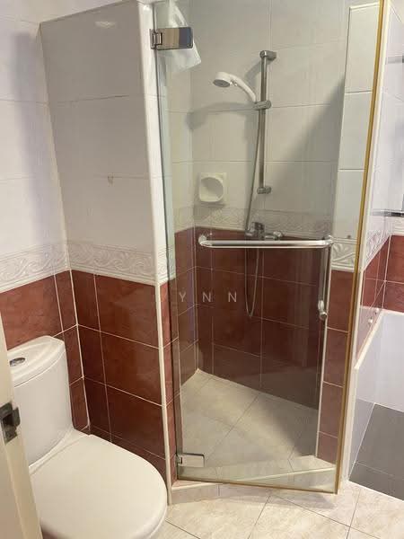 The Springfield, 111 Chempaka Kuning Link, Bedok / Upper East Coast, Room Rental, 300 sqft, Terraced House For Rent, by Lynn Tham, 24971646 - Master Bathroom - PropertyGuru.com.sg