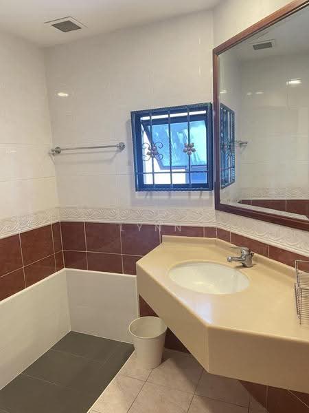 The Springfield, 111 Chempaka Kuning Link, Bedok / Upper East Coast, Room Rental, 300 sqft, Terraced House For Rent, by Lynn Tham, 24971646 - Master Bathroom - PropertyGuru.com.sg