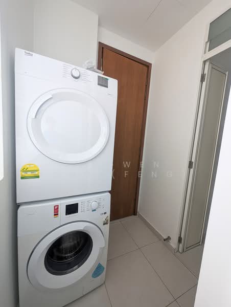 The Sea View, 37 Amber Road, 3 Bedrooms, 1,216 sqft, Condominium For Rent, by Fengwen Kong (Feng), 24978695 - Service yard - PropertyGuru.com.sg