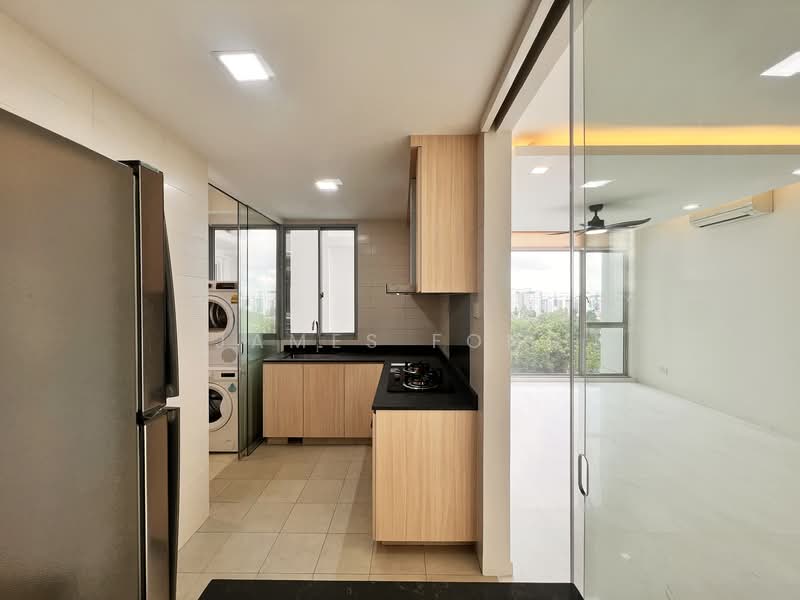 The Lakeshore, 29 Jurong West Street 41, 3 Bedrooms, 1,173 sqft, Condominium For Rent, by James Fong, 24979520 - Renovated Enclosed Kitchen - PropertyGuru.com.sg
