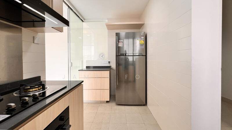The Lakeshore, 29 Jurong West Street 41, 3 Bedrooms, 1,173 sqft, Condominium For Rent, by James Fong, 24979520 - Renovated Enclosed Kitchen - PropertyGuru.com.sg
