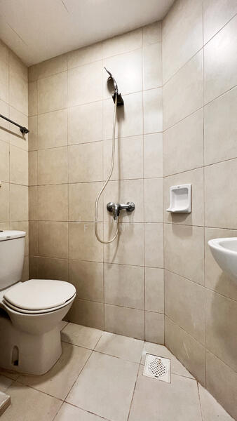 The Lakeshore, 29 Jurong West Street 41, 3 Bedrooms, 1,173 sqft, Condominium For Rent, by James Fong, 24979520 - Water Closet for Helper - PropertyGuru.com.sg