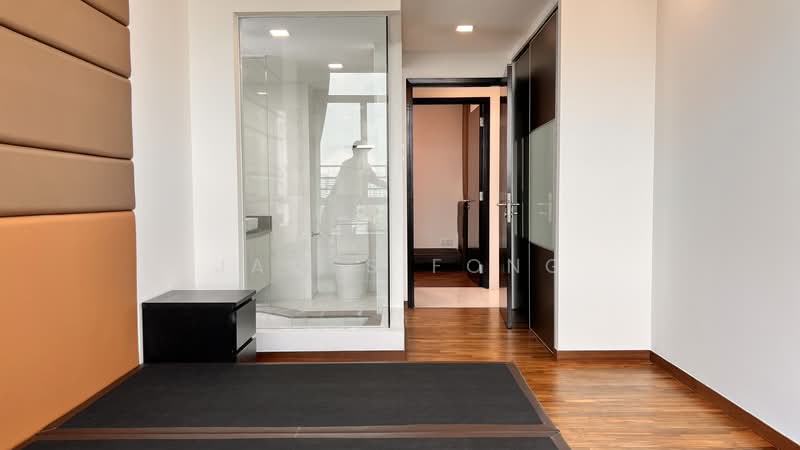 The Lakeshore, 29 Jurong West Street 41, 3 Bedrooms, 1,173 sqft, Condominium For Rent, by James Fong, 24979520 - Master Room - Without Bed - PropertyGuru.com.sg
