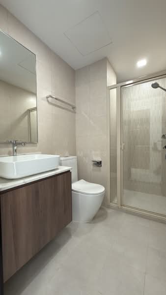 The Lakeshore, 29 Jurong West Street 41, 3 Bedrooms, 1,173 sqft, Condominium For Rent, by James Fong, 24979520 - Common Bathroom - PropertyGuru.com.sg