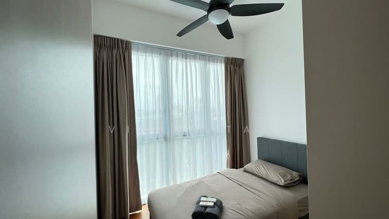 J Gateway, 2 Gateway Drive, 3 Bedrooms, 969 sqft, Condominium For Rent, by Vivian Tan, 24981263 - PropertyGuru.com.sg