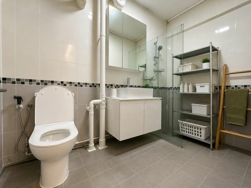 551 Jurong West Street 42, 551 Jurong West Street 42, 3 Bedrooms, 1,442 sqft, HDB Flat For Sale, by Lixon Mui, 24981618 - Master toilet - PropertyGuru.com.sg