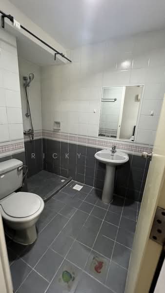 Azalea Park Condo, 4 Flora Road, Room Rental, 1,219 sqft, Condominium For Rent, by Ricky Tan, 24981825 - PropertyGuru.com.sg