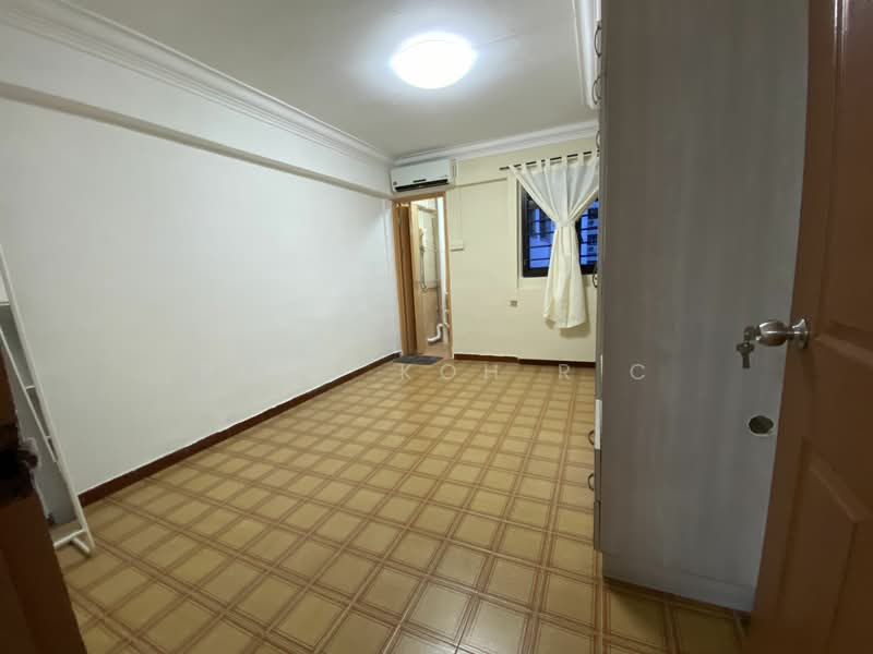 For Rent - 302 Clementi Avenue 4