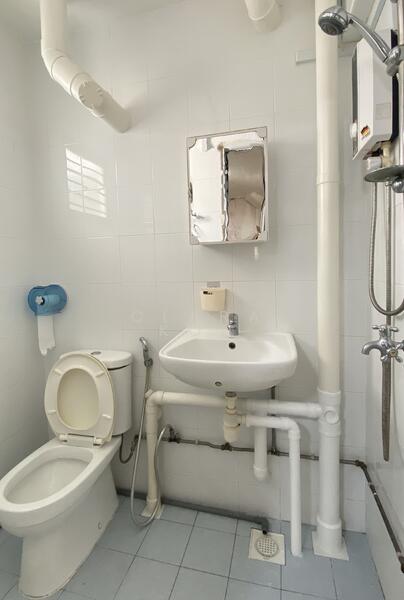 585 Ang Mo Kio Avenue 3, 585 Ang Mo Kio Avenue 3, 2 Bedrooms, 721 sqft, HDB Flat For Rent, by Clara Koh, 24989641 - PropertyGuru.com.sg